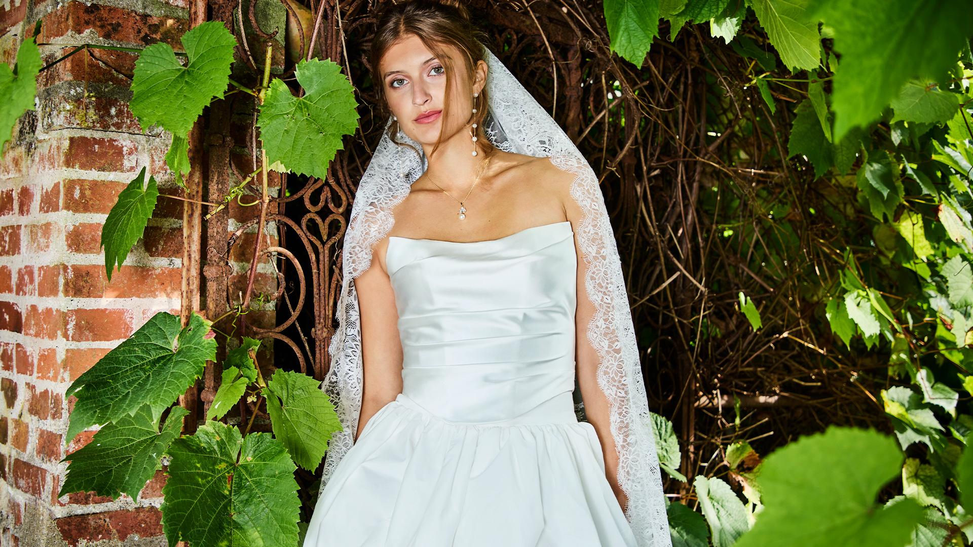 Satäng Korsage Axelbanlös med Cat-eye utskärning