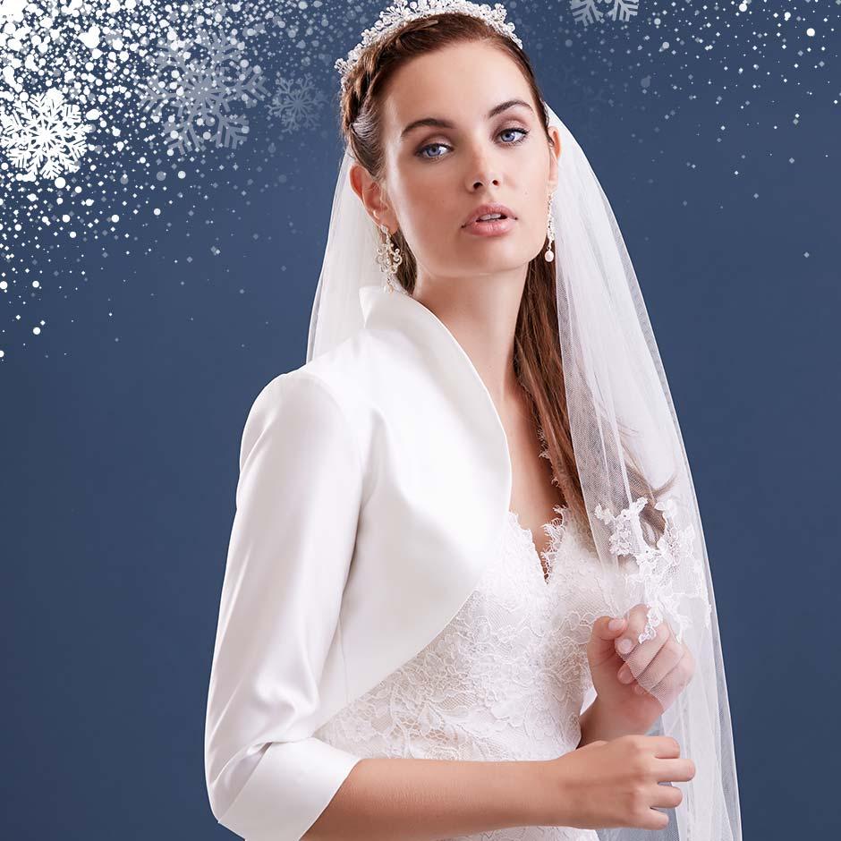 Klassisk bolero jacka i satäng med 3/4-lång ärm