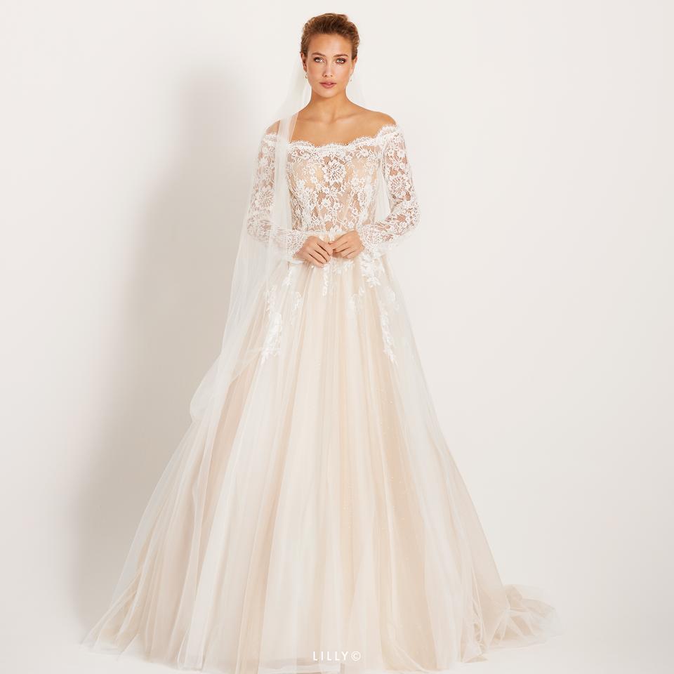 Lilly bröllopsklänning med långa off shoulder-ärmar