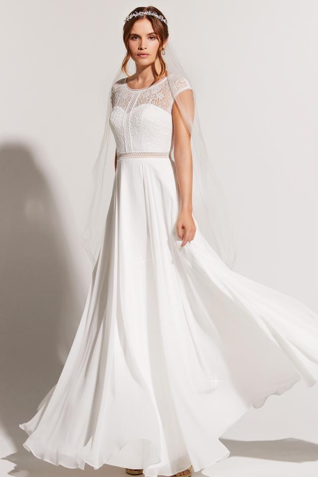 flowy weddingdress perfect for summer weddings with cap sleeves