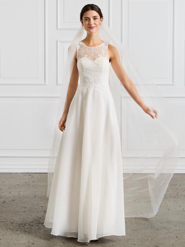 flowy weddingdress perfect for summer weddings