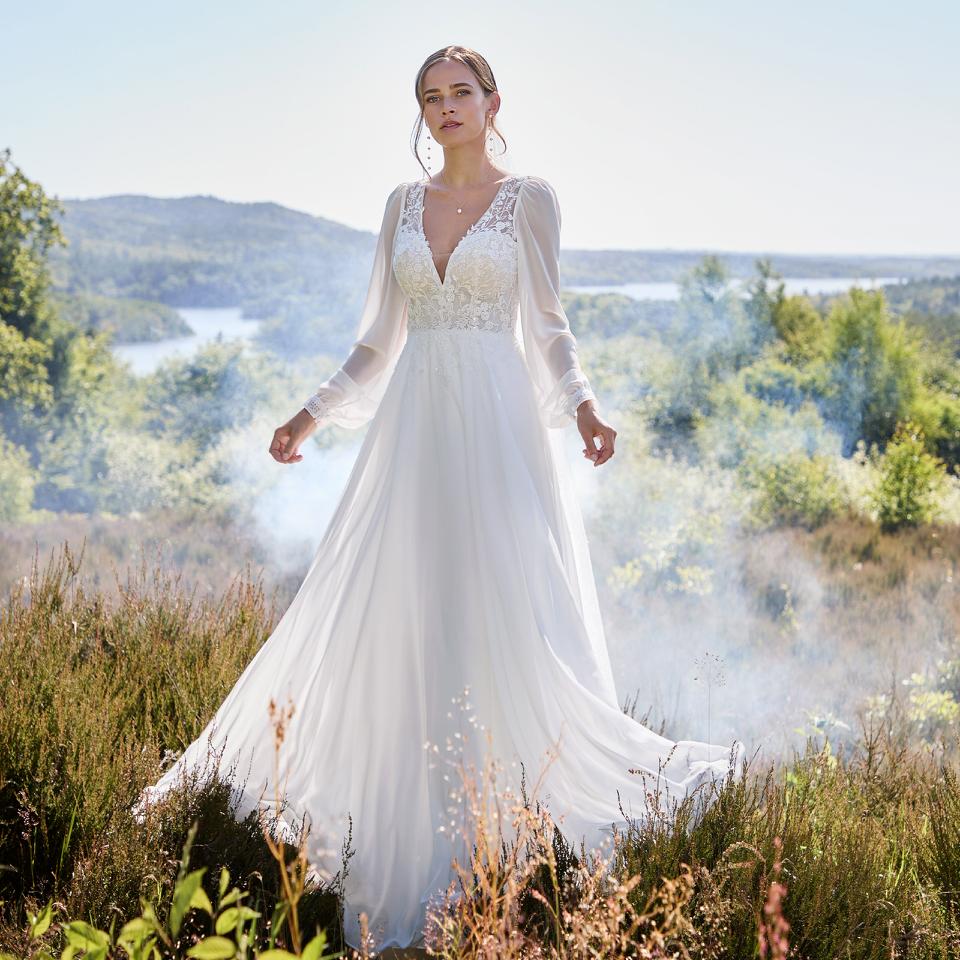 Lilly bröllopsklänning med långa ärmar