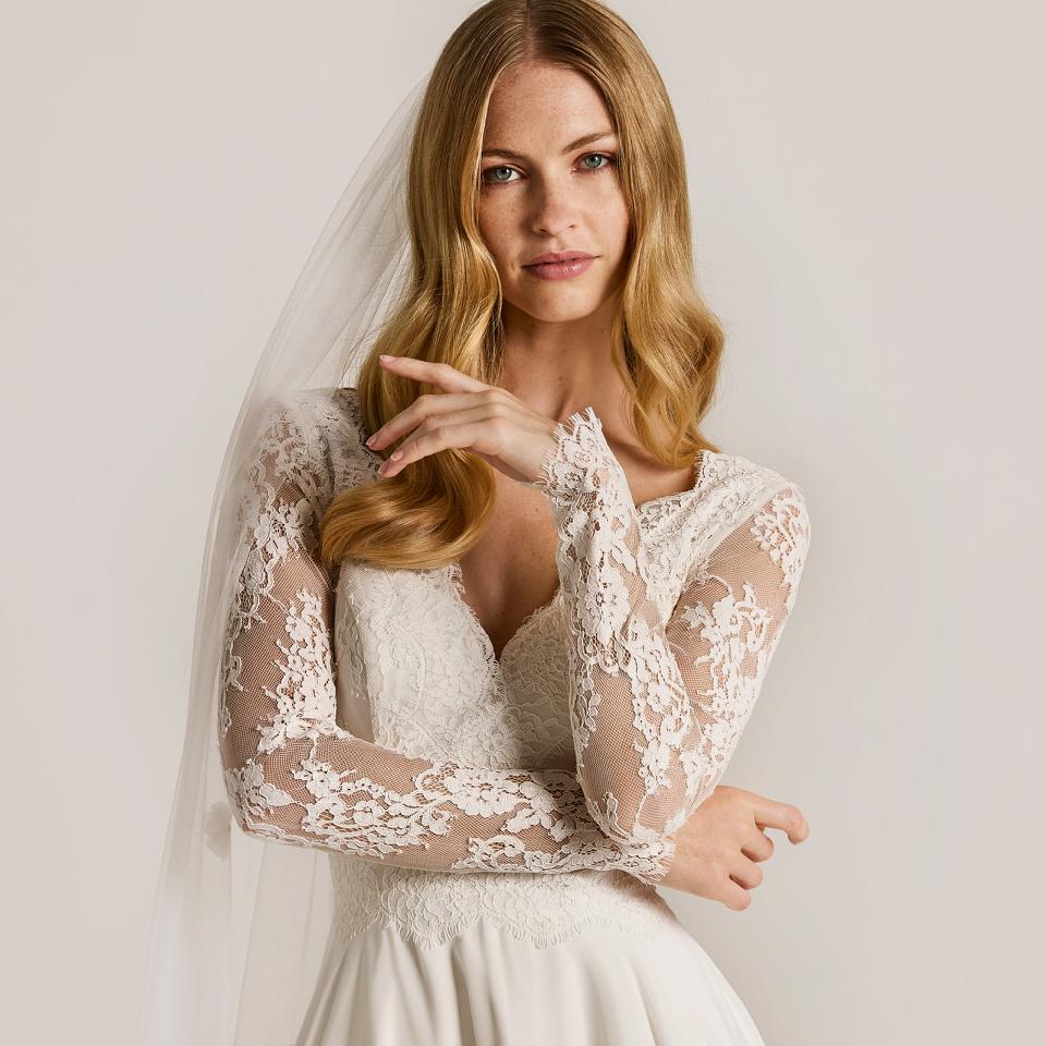 Lilly Brudklänning i spets och georgette med langärm