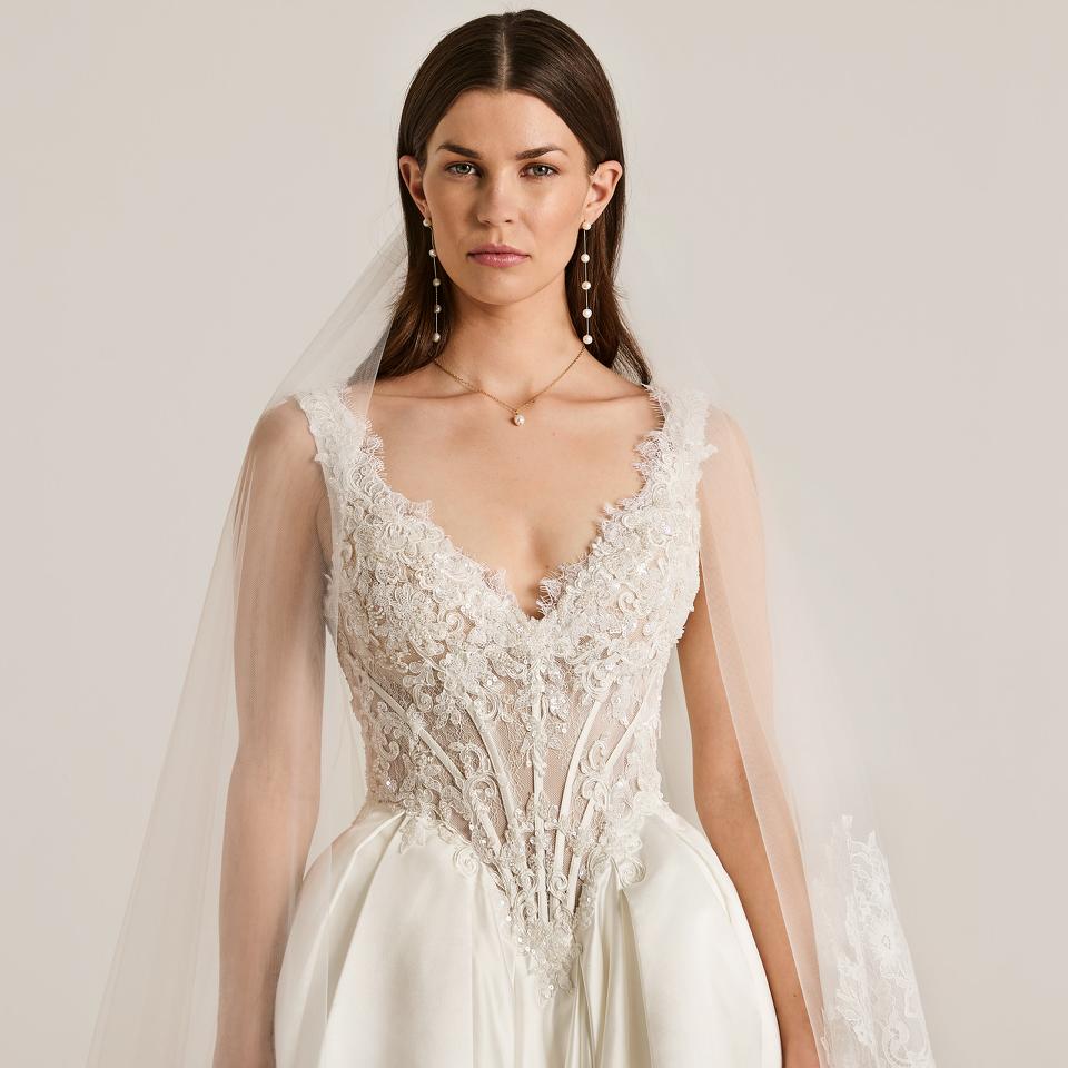 LILLY Brudmode och Festklänningar