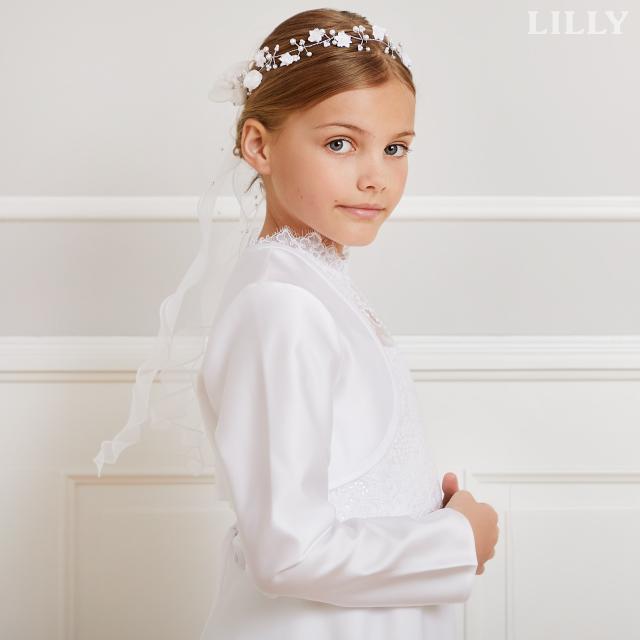 Hitta din kommunionklänning hos LILLY